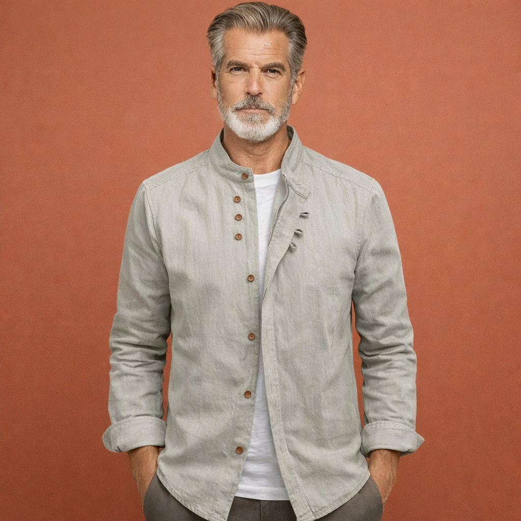 Elegant heren overhemd met asymmetrische knopen en stijlvolle hoge kraag, perfect voor een moderne casual Japanse look.