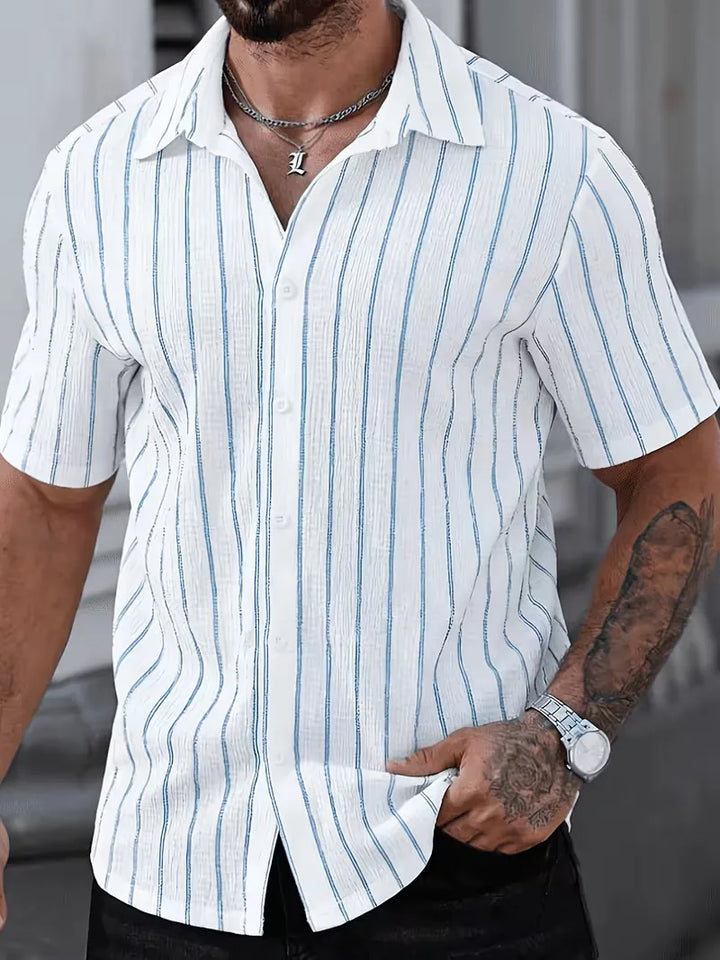 Casual gestreept heren overhemd, korte mouw, V-hals, regular fit, perfect voor dagelijks gebruik.