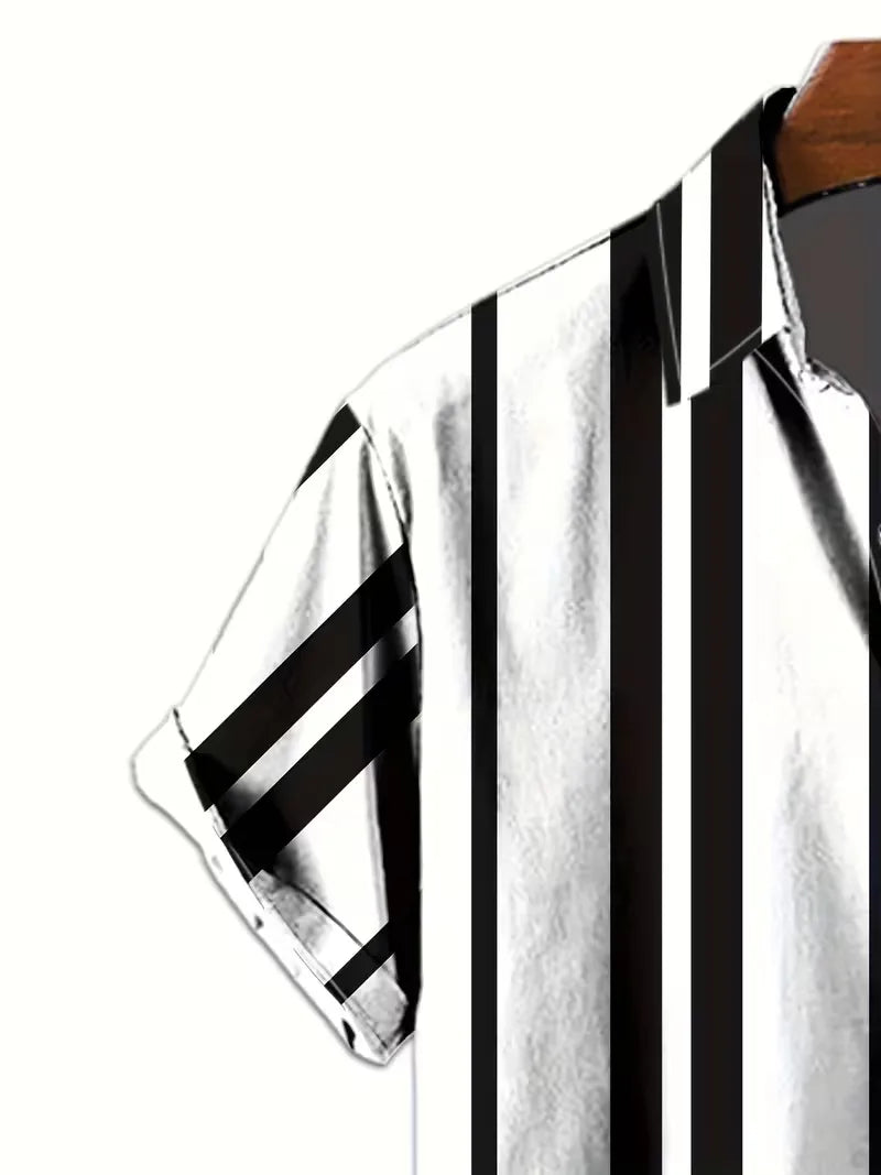 Modern heren overhemd korte mouw met trendy verticale strepen. Een veelzijdig item voor zomer, vakantie en casual mode.