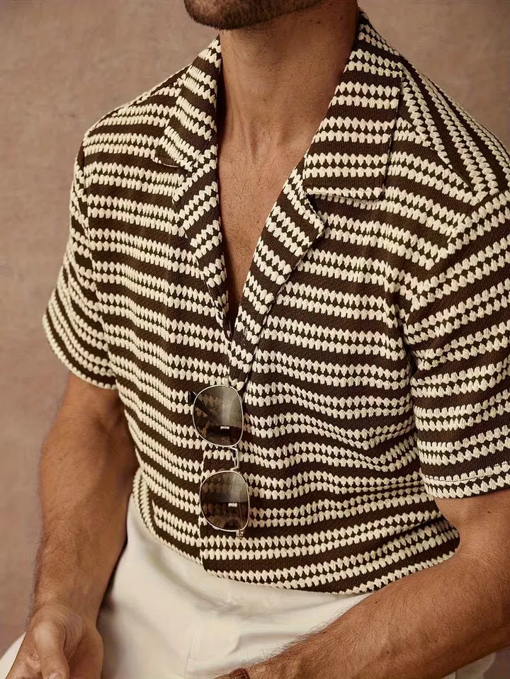Heren overhemd korte mouw, stijlvolle jacquard streep, casual zomer V-hals, koffie kleur, regular fit.