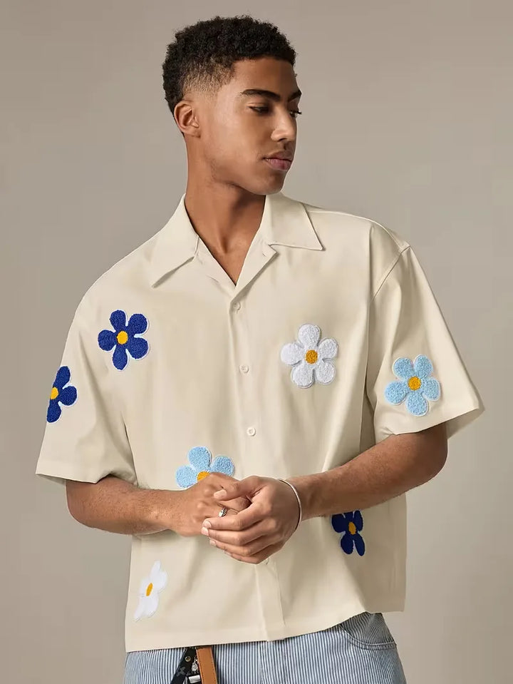 V-hals herenoverhemd, korte mouw, met aantrekkelijke bloemenprint, geschikt voor zomer.