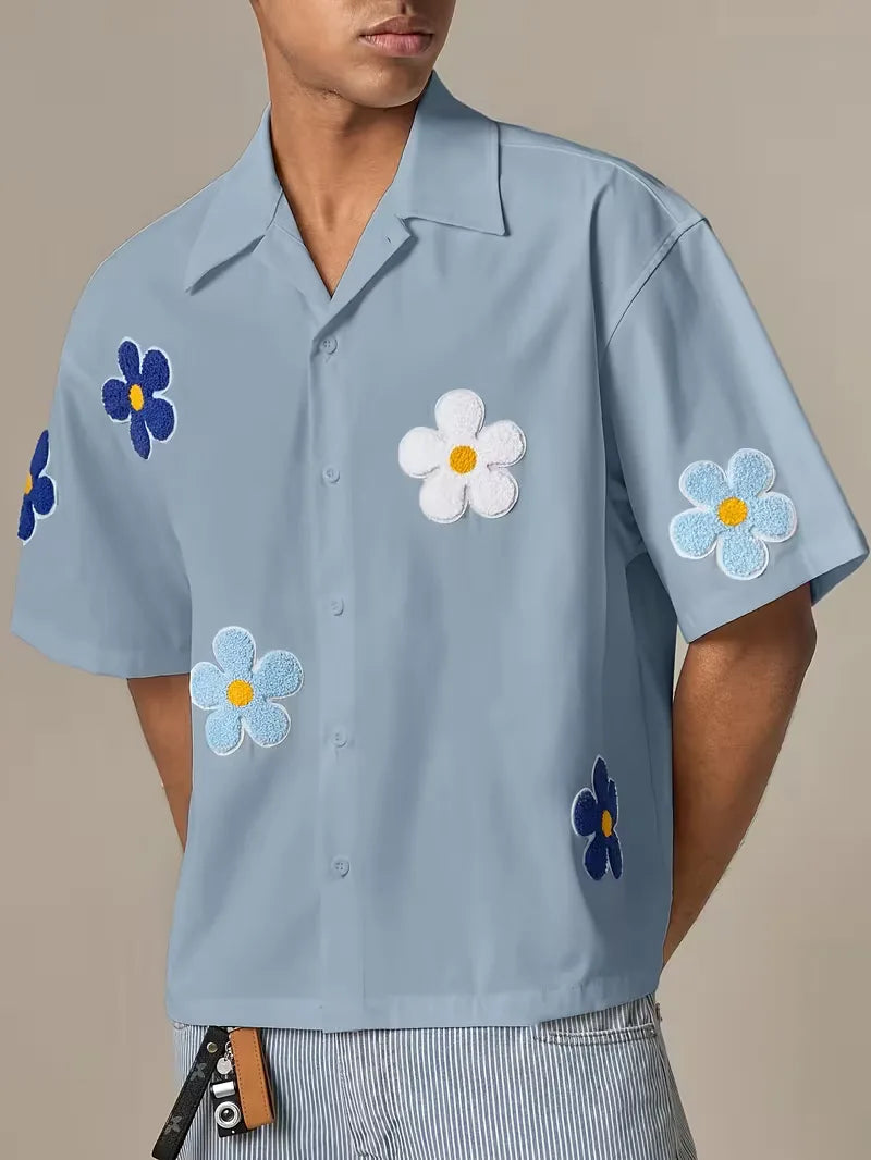 Modieus herenoverhemd met korte mouwen en een chique bloemenprint, voor elke zomerdag.