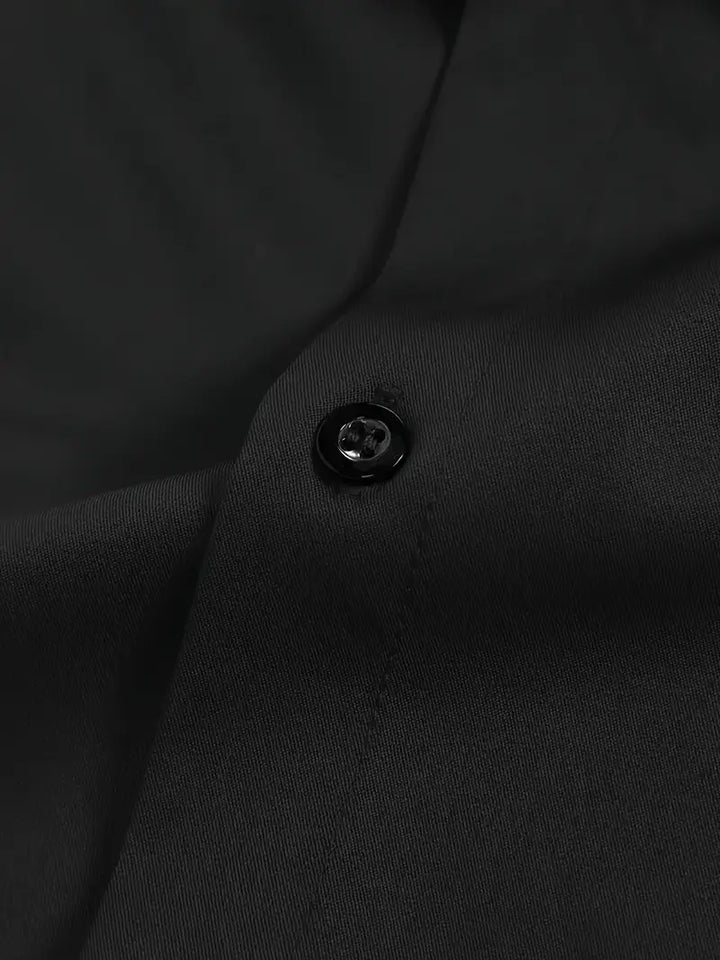 Veelzijdig herenoverhemd, ademend en strijkvrij, geschikt voor zowel formele als casual setting.