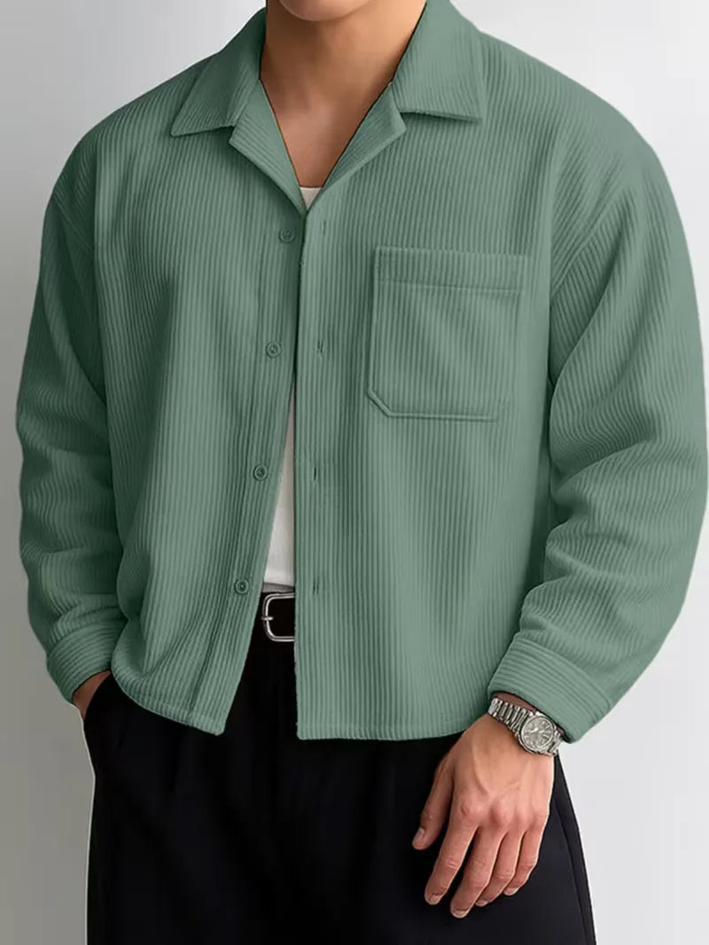 Heren oversized casual overhemd met V-hals, lange mouwen, ideaal voor streetwear look in de lente.