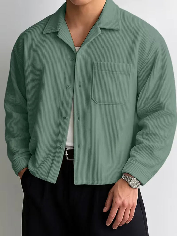 Heren oversized casual overhemd met V-hals, lange mouwen, ideaal voor streetwear look in de lente.