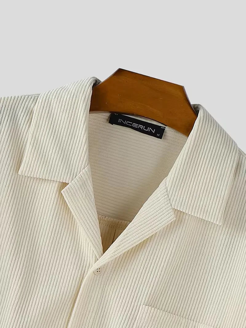 Comfortabel heren overhemd, oversized model, V-hals, lange mouwen, perfect voor relaxte herfst dagen.