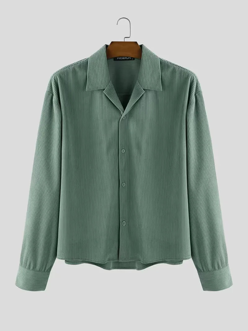 Modieus herenoverhemd, oversized pasvorm, comfortabel voor herfst en lente, met diepe V-hals.