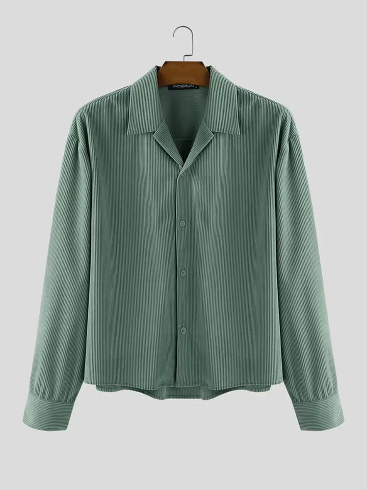 Modieus herenoverhemd, oversized pasvorm, comfortabel voor herfst en lente, met diepe V-hals.
