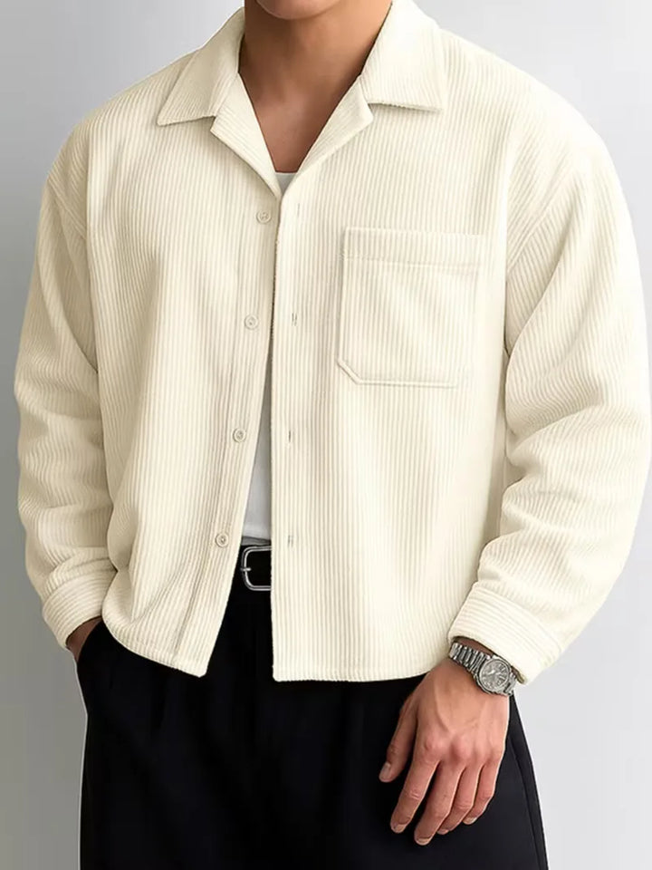 Blauw oversized heren overhemd, casual met V-hals, lange mouwen, modieus en comfortabel voor alle dagen.