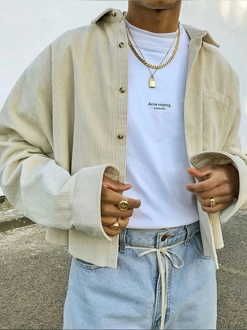 Heren oversized corduroy bomberjack in beige. Casual streetwear lentejack met dropshoulder en lange mouwen.