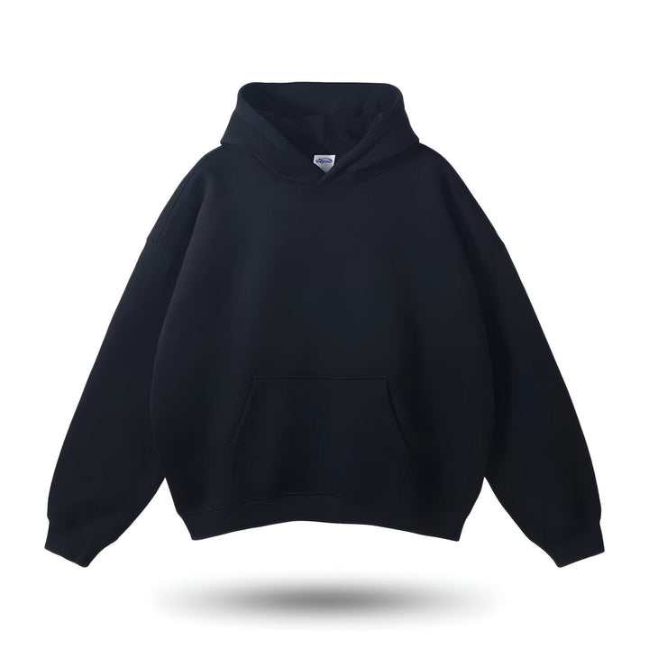 Zwarte oversized heren hoodie met praktische kangoeroezak, perfect voor casual comfort.
