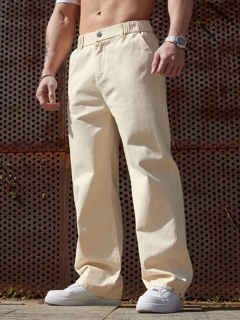 Heren pantalon in ademende stof, wijde pijpen, met comfortabele elastische band.