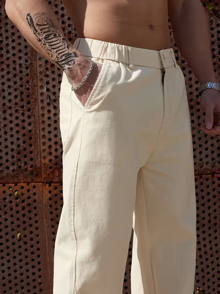 Stijlvolle herenbroek met wijde pijpen en elastische band, voor comfort en bewegingsvrijheid.