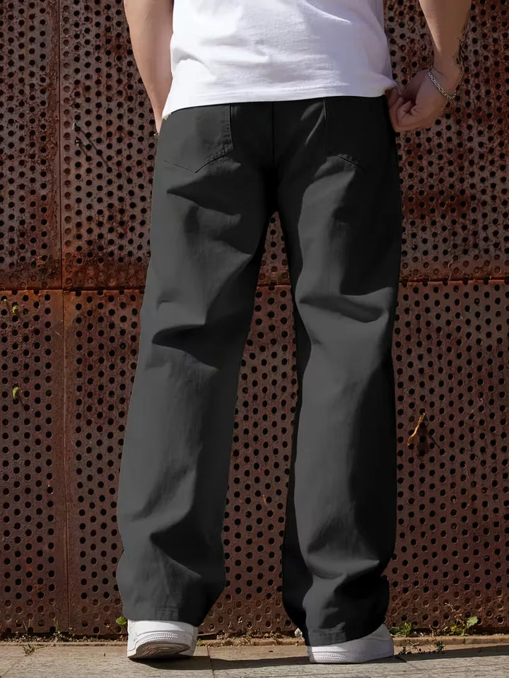 Lichte heren pantalon met wijde pijpen en elastische band, perfect voor warm weer.