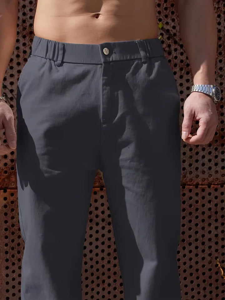 Stijlvolle heren pantalon met wijde pijpen, comfortabele pasvorm dankzij elastische band.