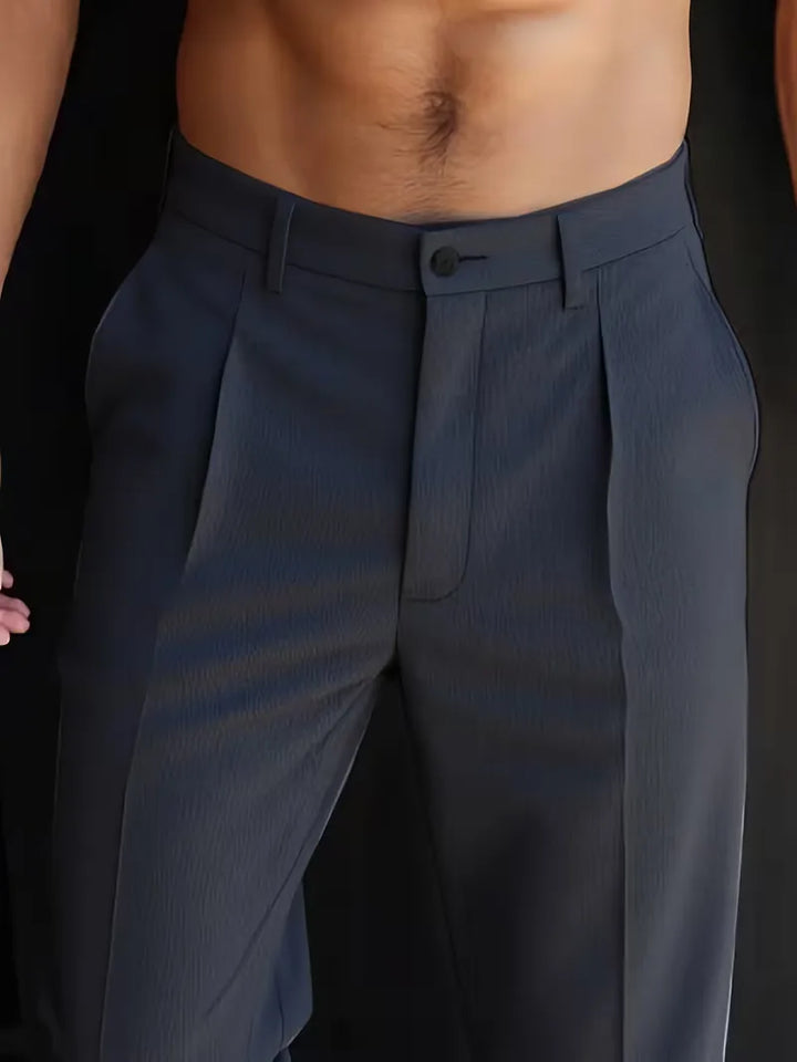 Comfortabele heren pantalon met rechte pijpen, perfecte basis voor smart casual outfits.
