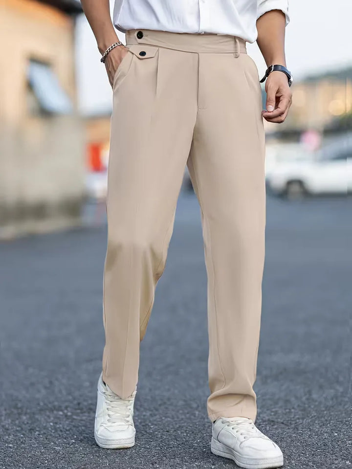Ademende heren pantalon, rechte pijpen, smart casual, perfect voor de zomer.