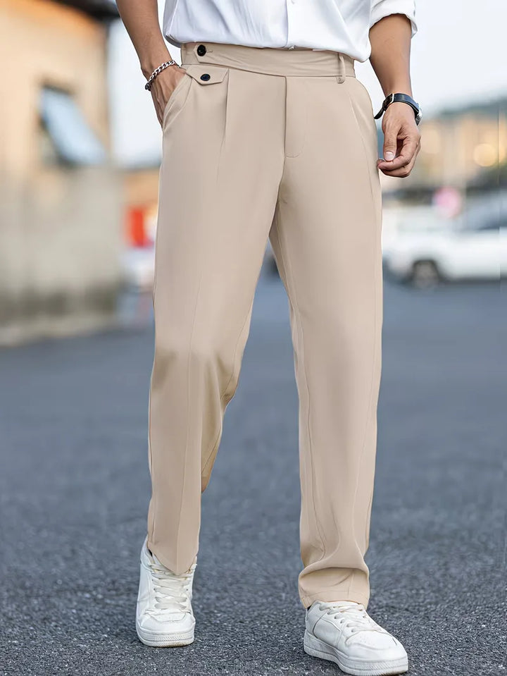 Comfortabele polyester herenpantalons, rechte pijpen, voor een smart casual look.