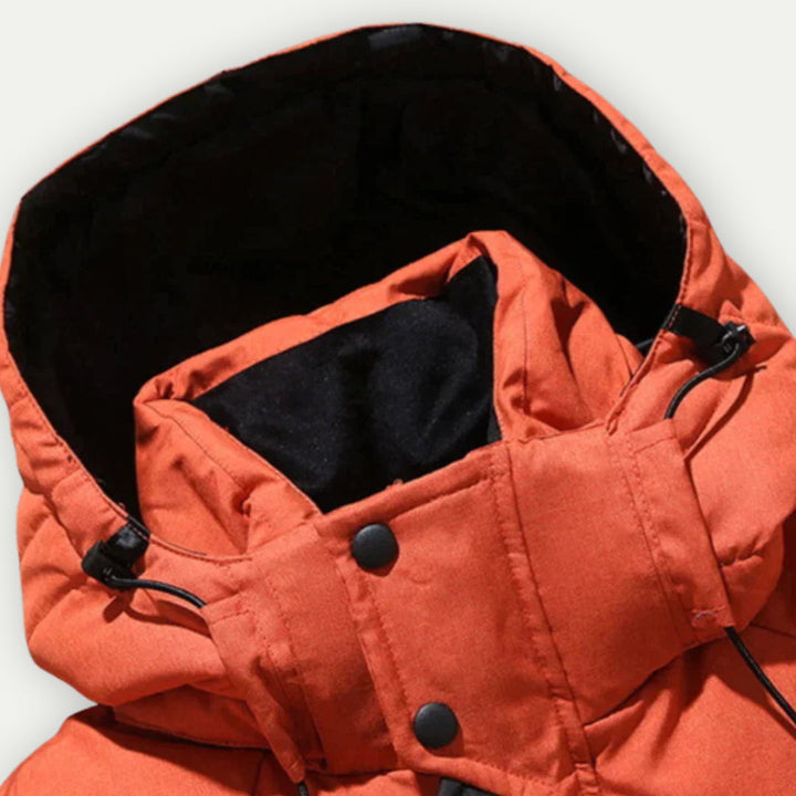 "Heren Parka Winterjas met rits en capuchon, donkergroen, lange mouwen, zijzakken, perfect voor koude dagen."