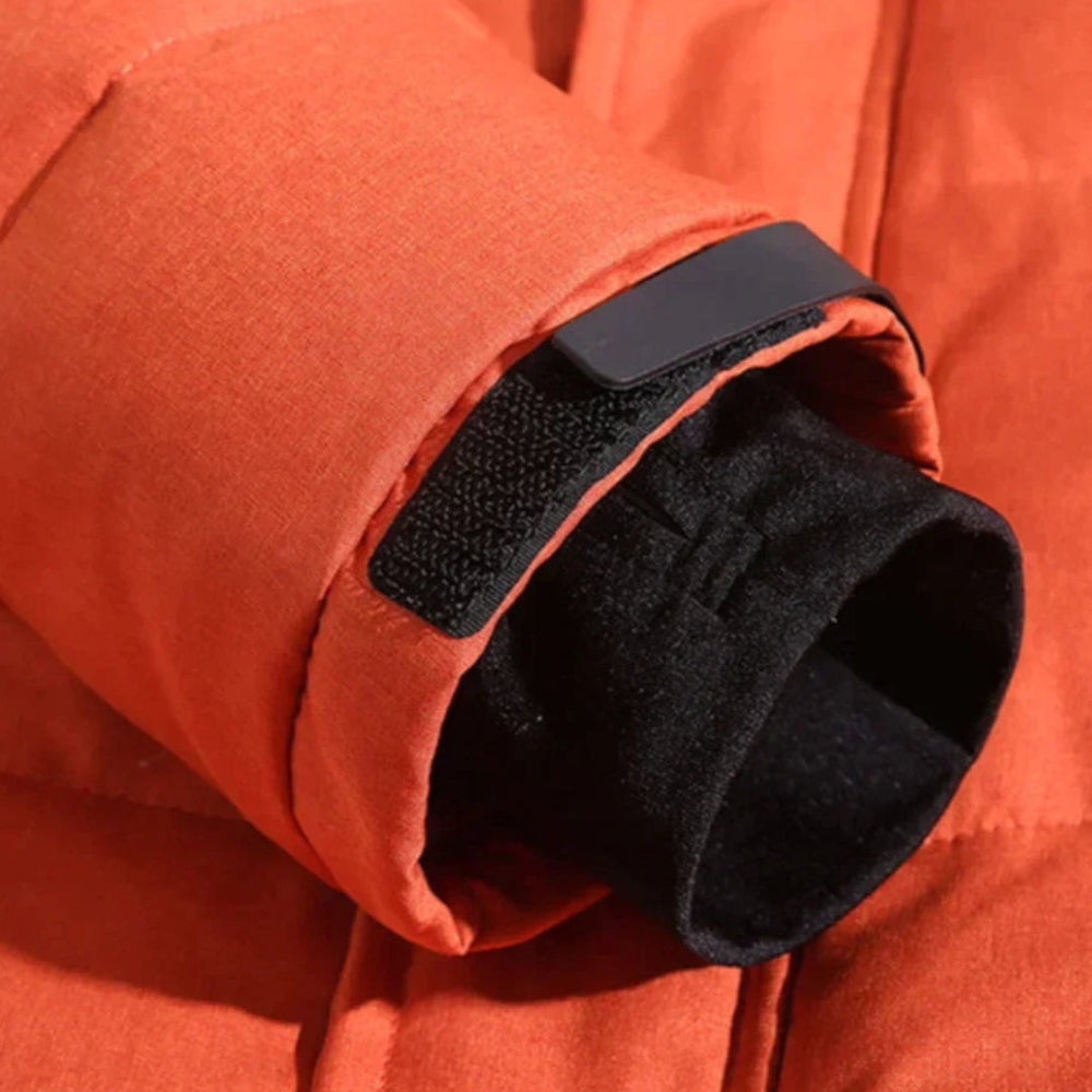 "Heren Parka Winterjas met rits en capuchon, donkergroen, lange mouwen, zijzakken, perfect voor koude dagen."