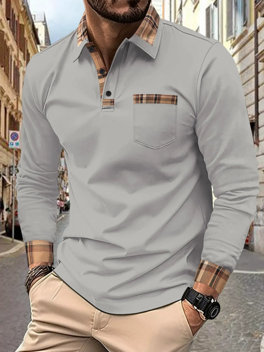 Zakelijk-casual heren poloshirt lange mouwen met unieke ruitaccenten. Comfortabele en veelzijdige herenkleding.