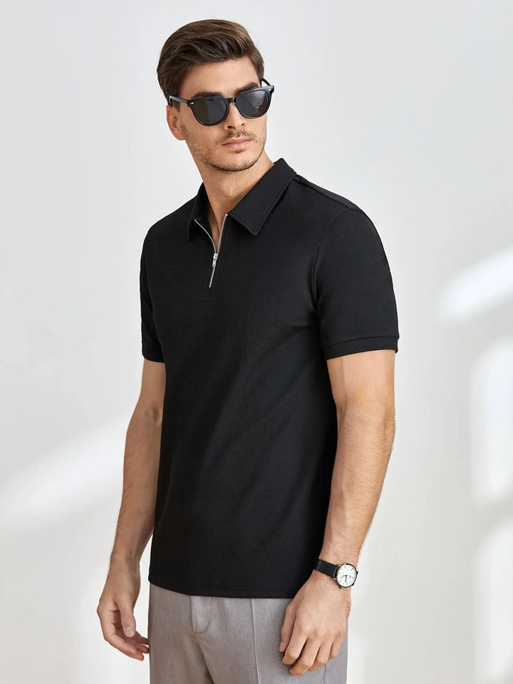 Klassiek heren poloshirt met korte mouw, effen design en moderne ritssluiting voor dagelijks comfort.