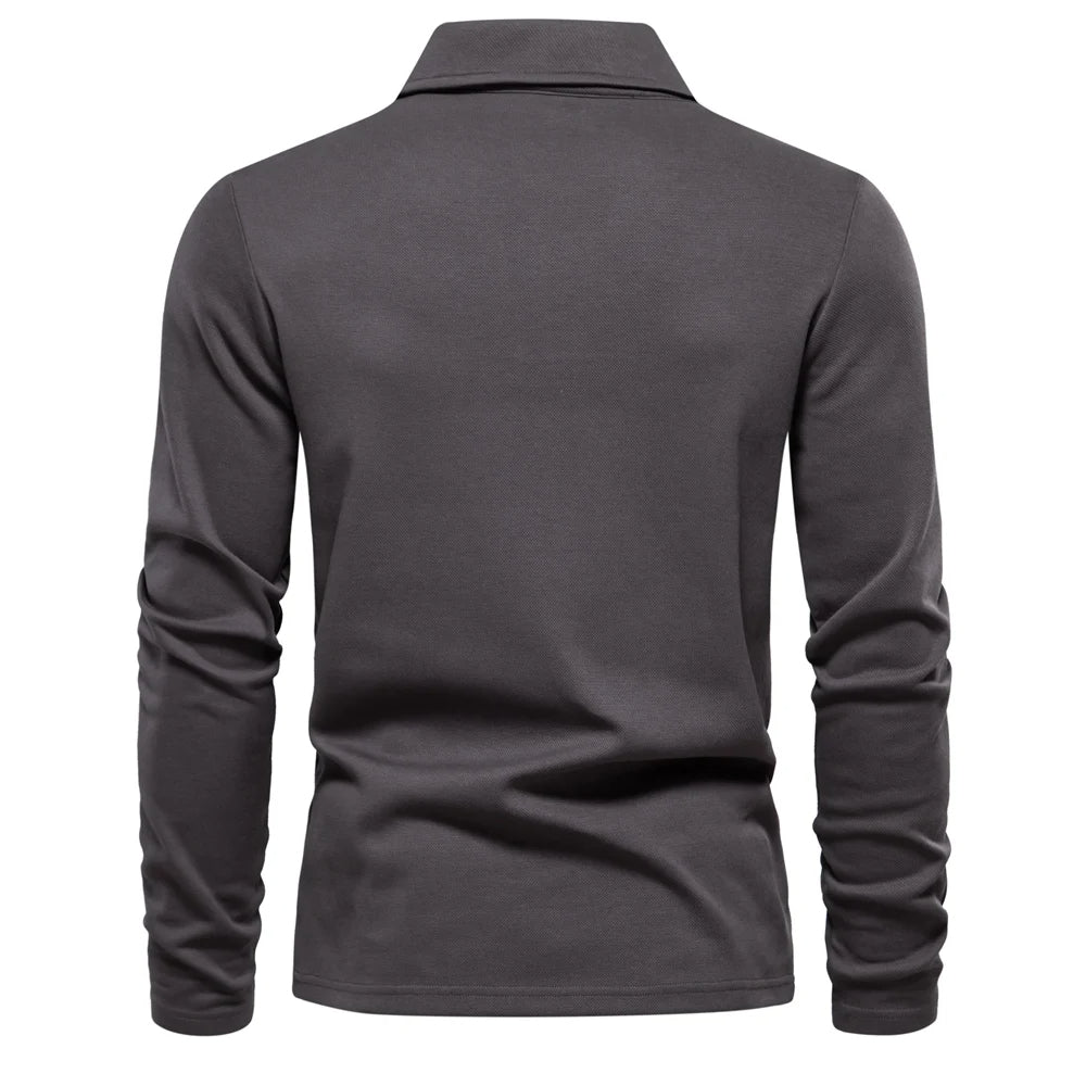 Veelzijdig heren poloshirt lange mouw, tijdloze look, perfect te combineren voor casual lente/herfst mode.
