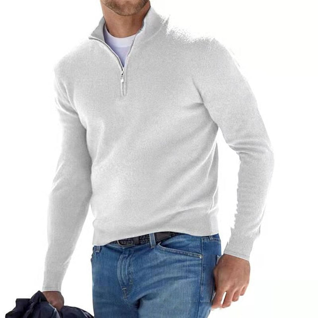 Detailopname van de moderne heren pullover V-hals met rits, comfortabel en elegant.