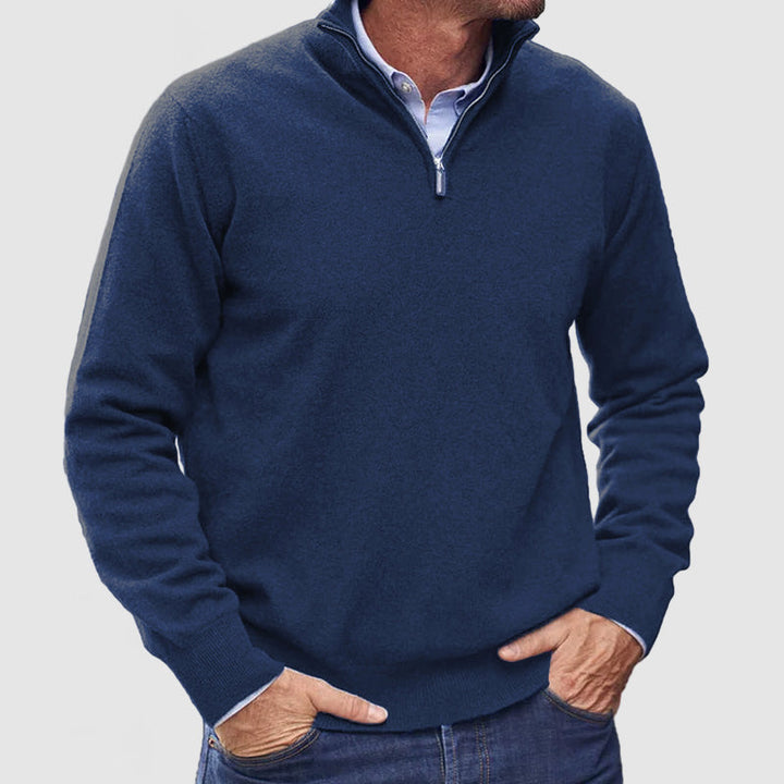 Details van de warme heren pullover met rits, perfect voor lagen in de winter en herfstmode.