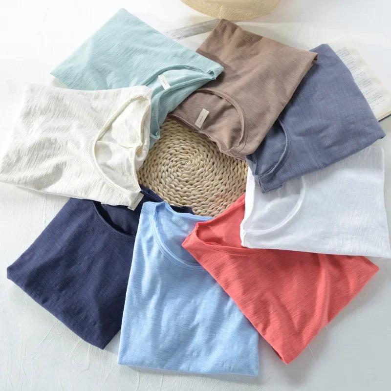 Effen heren t-shirt met o-hals en ruwe rand, een comfortabele basiskleding.
