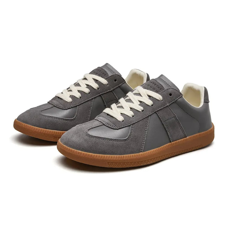 Grijze heren retro sneakers met dikke zool. Comfortabele en stijlvolle vrijetijdsschoenen voor elke casual outfit.