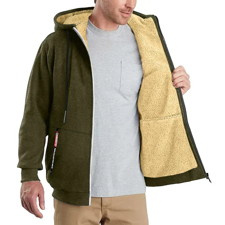 Model draagt een donkere heren rits hoodie met capuchon, comfortabele regular fit.