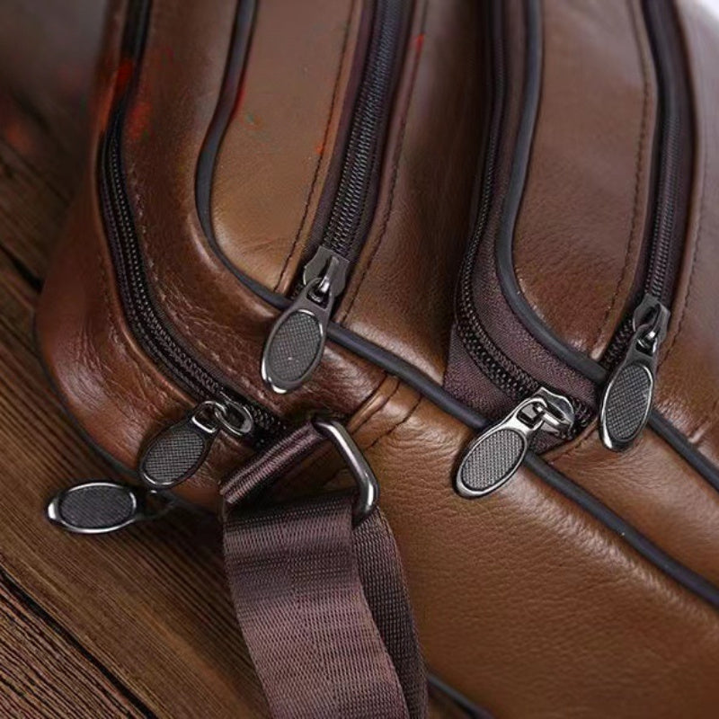 Heren schoudertas in echt leer, ruime capaciteit, meerdere vakken, verstelbare schouderband. Stijlvol en functioneel design.