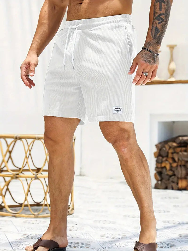 Zomerse heren shorts, verkrijgbaar in diverse kleuren, met trekoord.