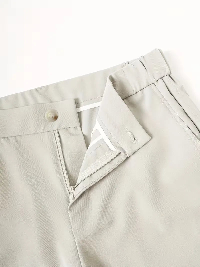 Praktische en stijlvolle heren shorts met zijzakken, ideaal voor zomerdagen.