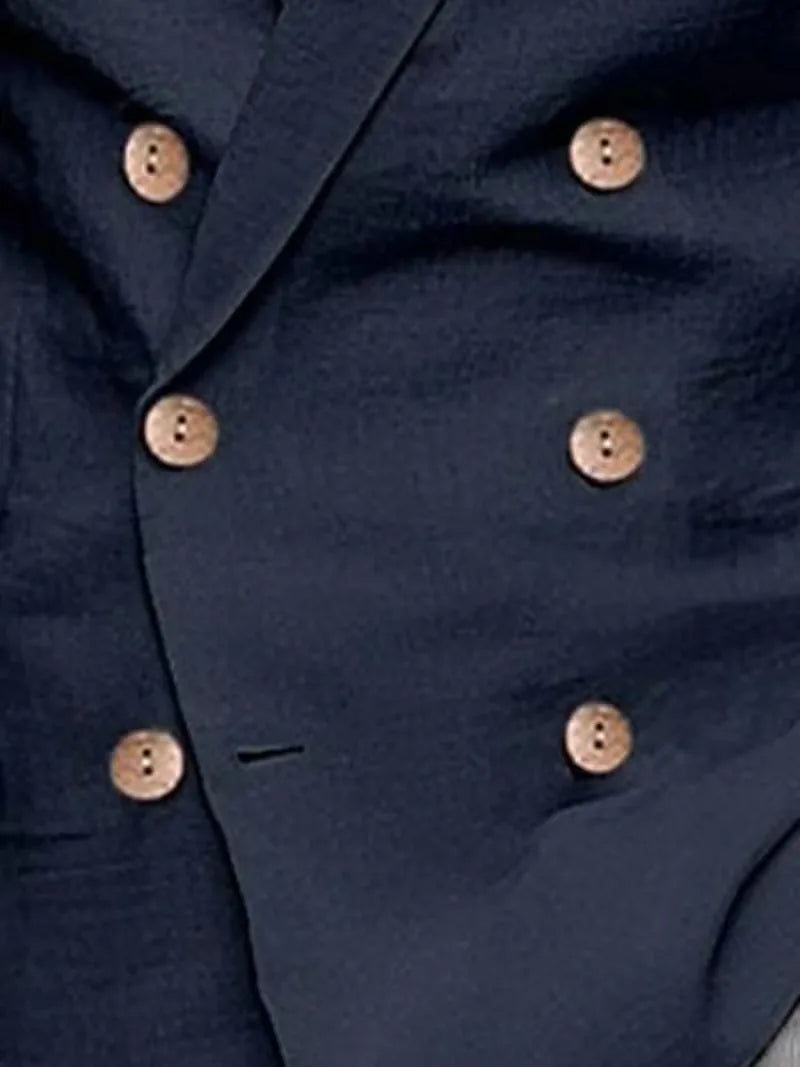 Strakke slimfit herenblazer met houten knopen, veelzijdig voor zakelijke en casual kleding.