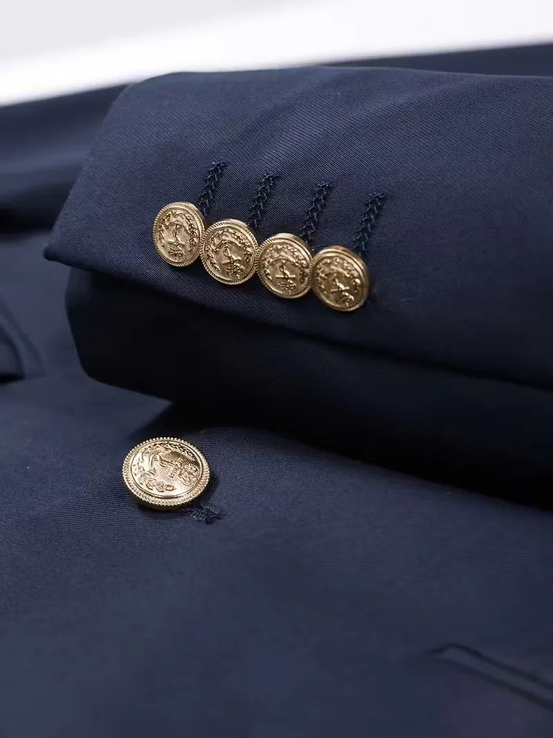 Veelzijdig heren slim fit colbert met gouden knopen; formeel, zakelijk of voor een speciale gelegenheid.