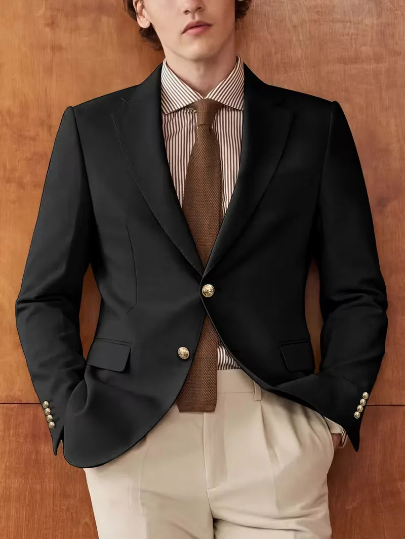 Verfijnde revers van het zwarte slim fit heren colbert met elegante gouden knoopdetails.