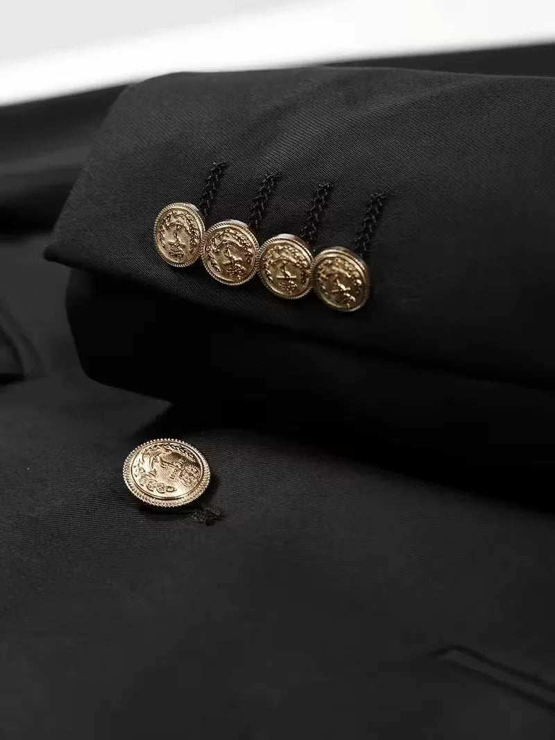 Elegantie in detail: gouden knopen op het slim fit heren colbert, een must-have voor formele outfits.