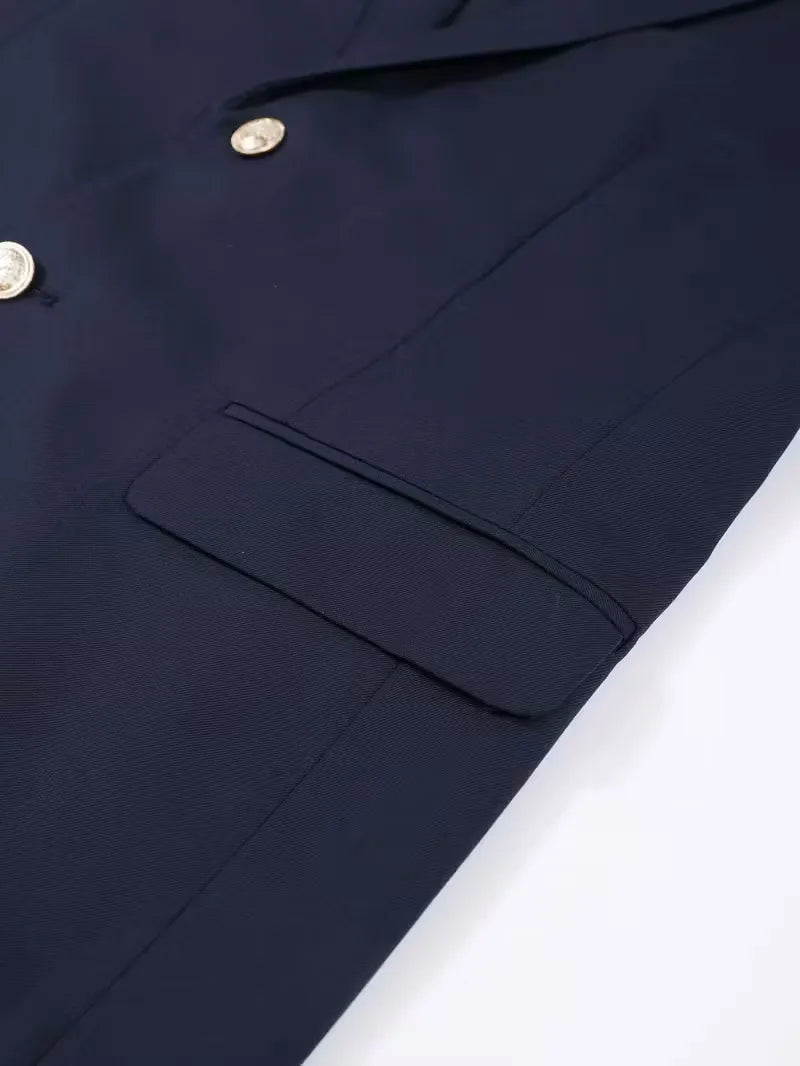 Elegant marineblauw slim fit blazer met gouden knopen en een bijpassende stropdas, voor een bruiloft.