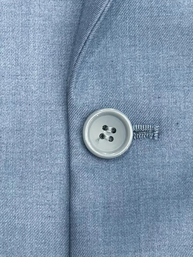 Zakelijk slimfit heren kostuum; driedelig, straalt professionaliteit en stijl uit.