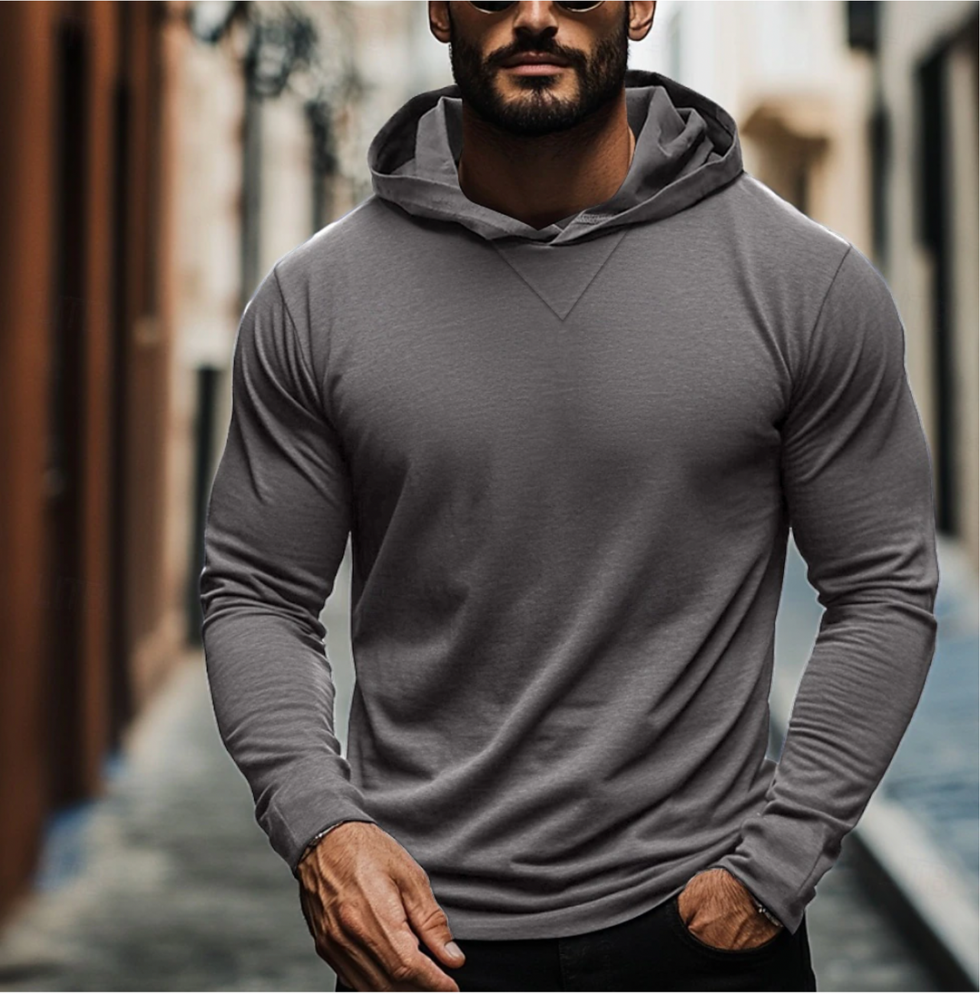 Comfortabele heren hoodie slim fit met zachte stof en praktische kangoeroezak, perfect voor dagelijks gebruik.
