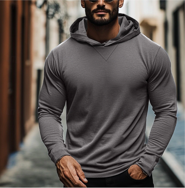 Comfortabele heren hoodie slim fit met zachte stof en praktische kangoeroezak, perfect voor dagelijks gebruik.