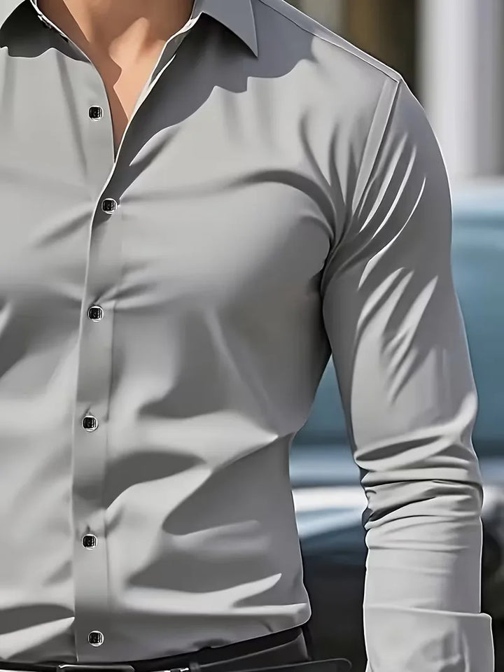 Comfortabel slim fit herenoverhemd met mandarijnkraag, combineert moderne stijl met draagcomfort.