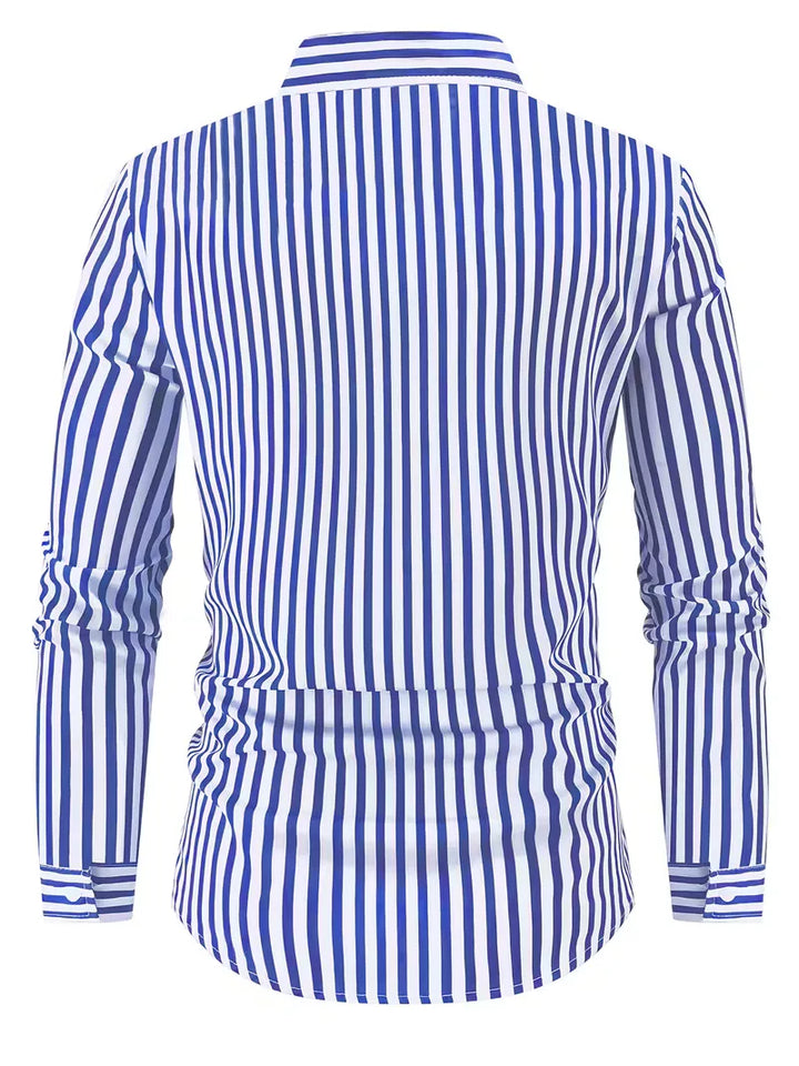 Nette herenmode: slim fit overhemd met fijne verticale strepen, ideaal voor kantoor of diner.