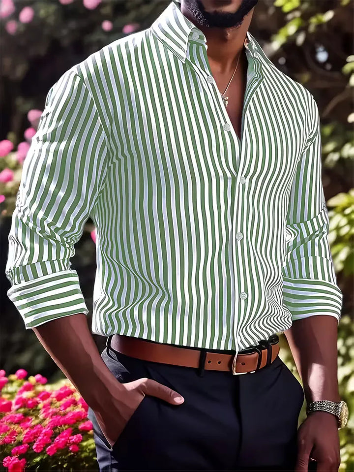 Stijlvol heren overhemd, slim fit, met dunne verticale strepen voor een nette uitstraling.
