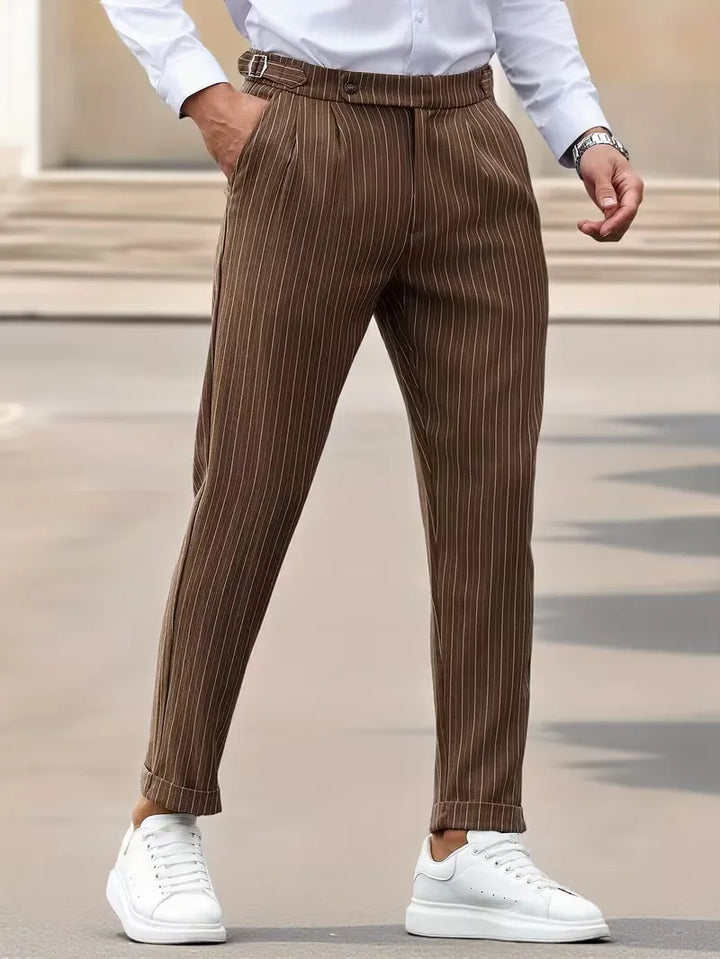 Comfortabele slim fit heren pantalon met verticale strepen, ideaal voor een modieuze en zakelijke of casual look.