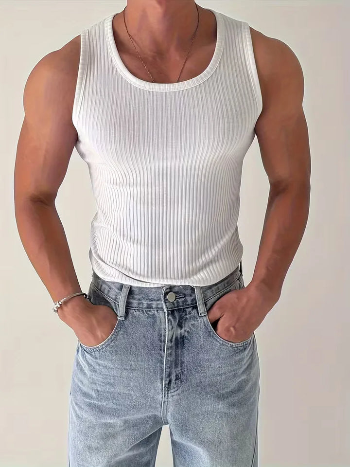 Actieve heren tanktop slim fit, perfect voor een sportieve lifestyle of ontspannen zomerse activiteiten.