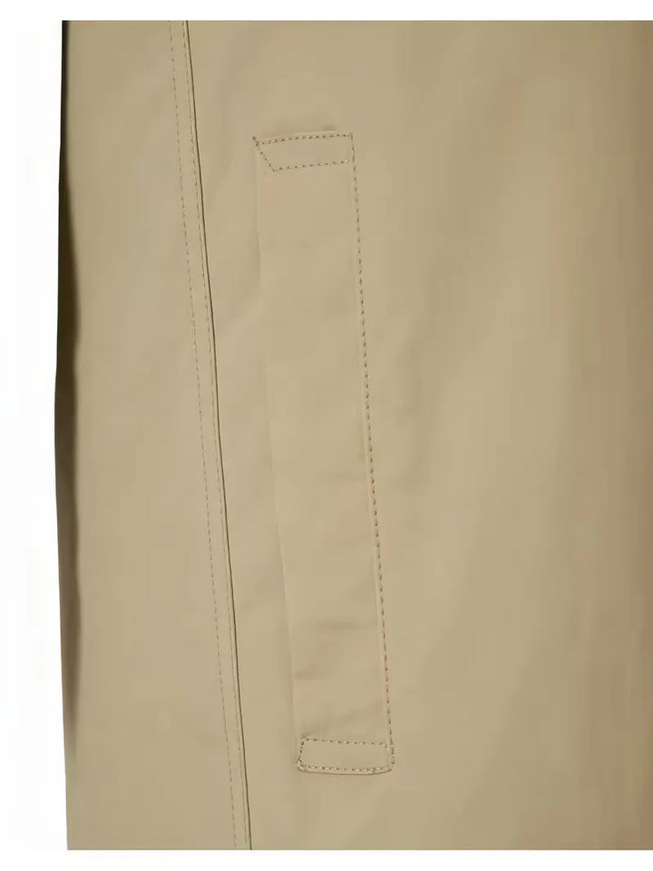 Heren trenchcoat: slim fit model met verfijnde zakken, de perfecte lente/herfst buitenjas.