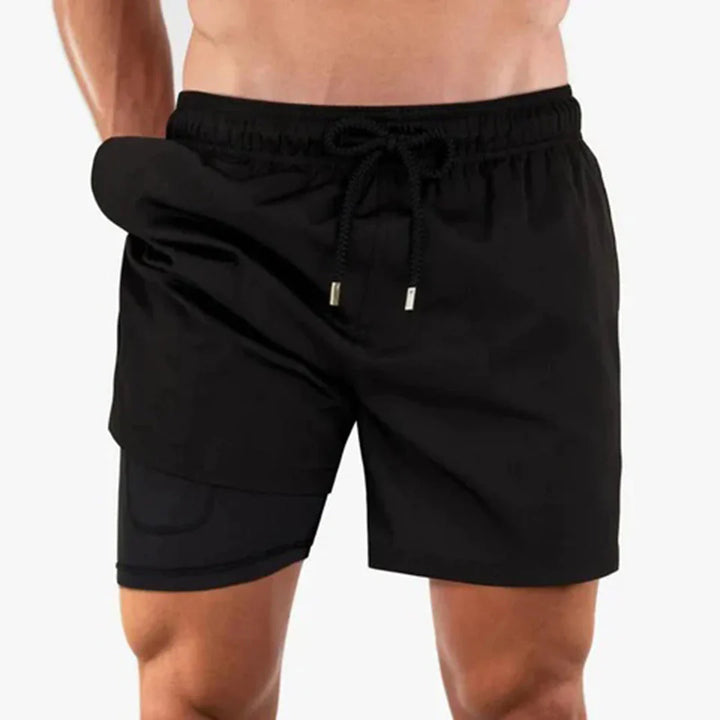 Heren zwemshorts, opgevouwen om compactheid te tonen, perfect voor vakantie bagage